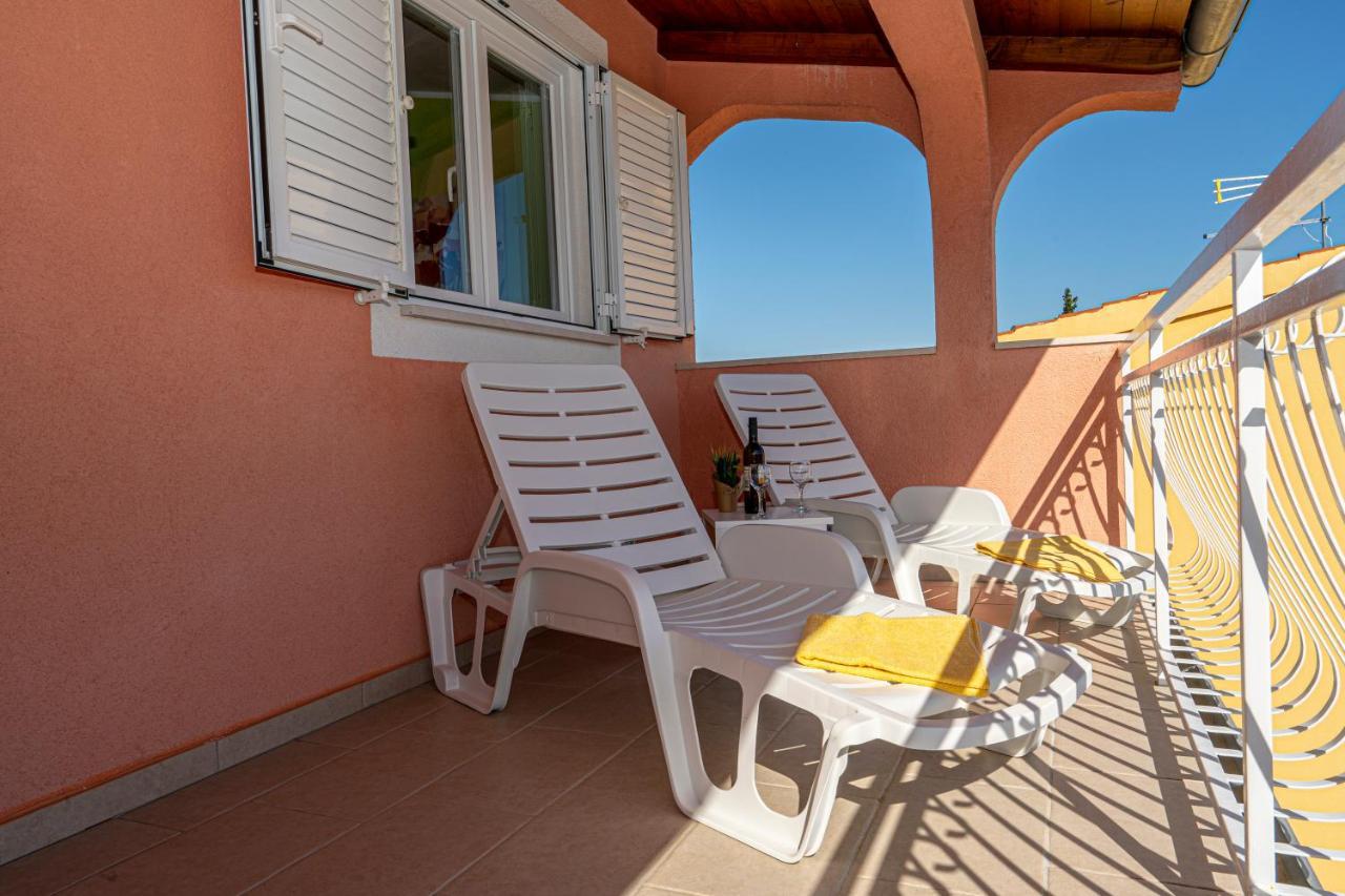 Seaview & Balcony Apartment Petra Jadrija Exteriör bild